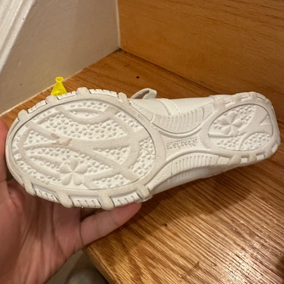 New shoes never worn - Picture 2 of 3